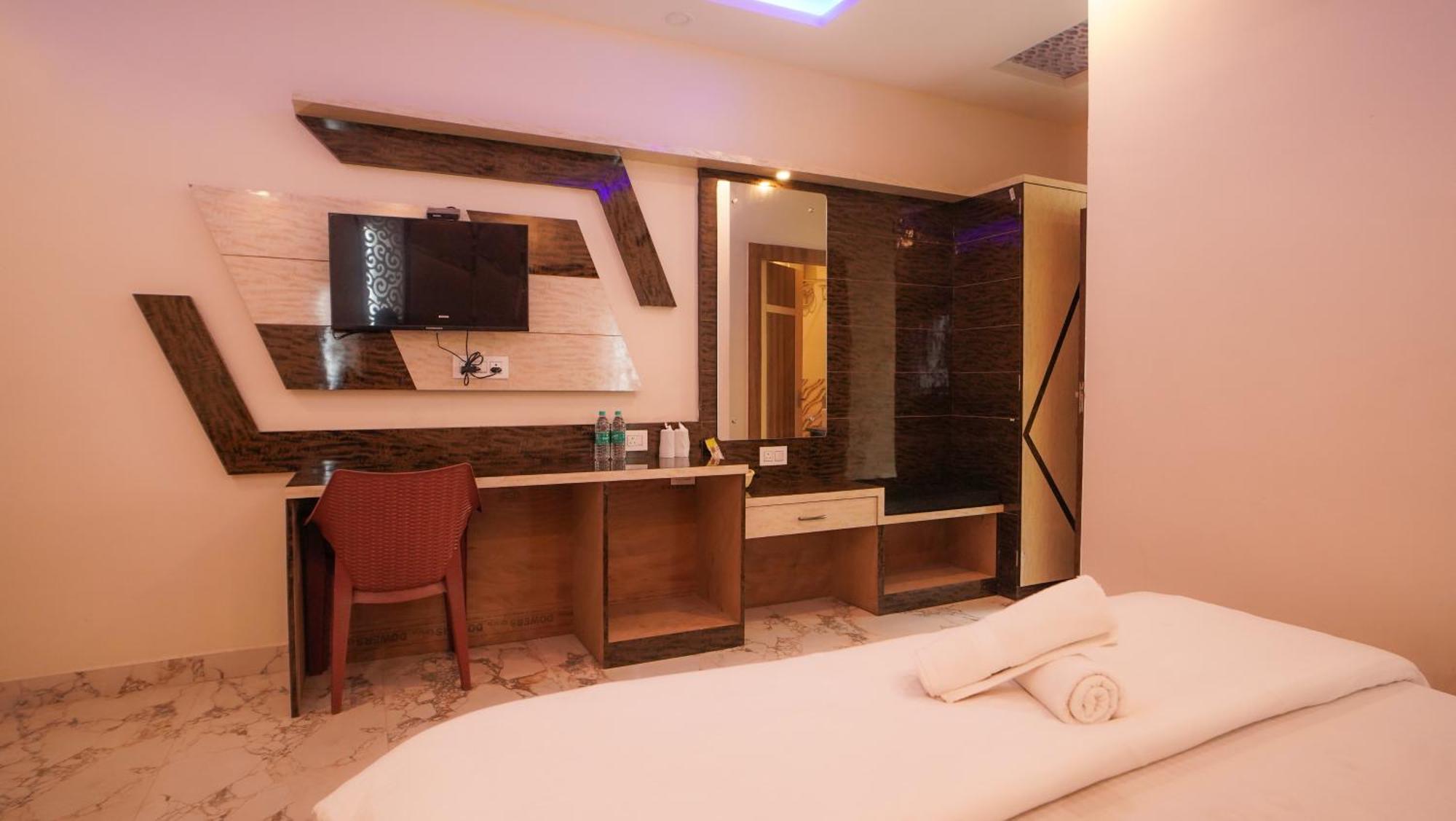 Sea Queen Beach Resort On Beach !! Couple Friendly Family Resort !! มันดราโมนี ภายนอก รูปภาพ