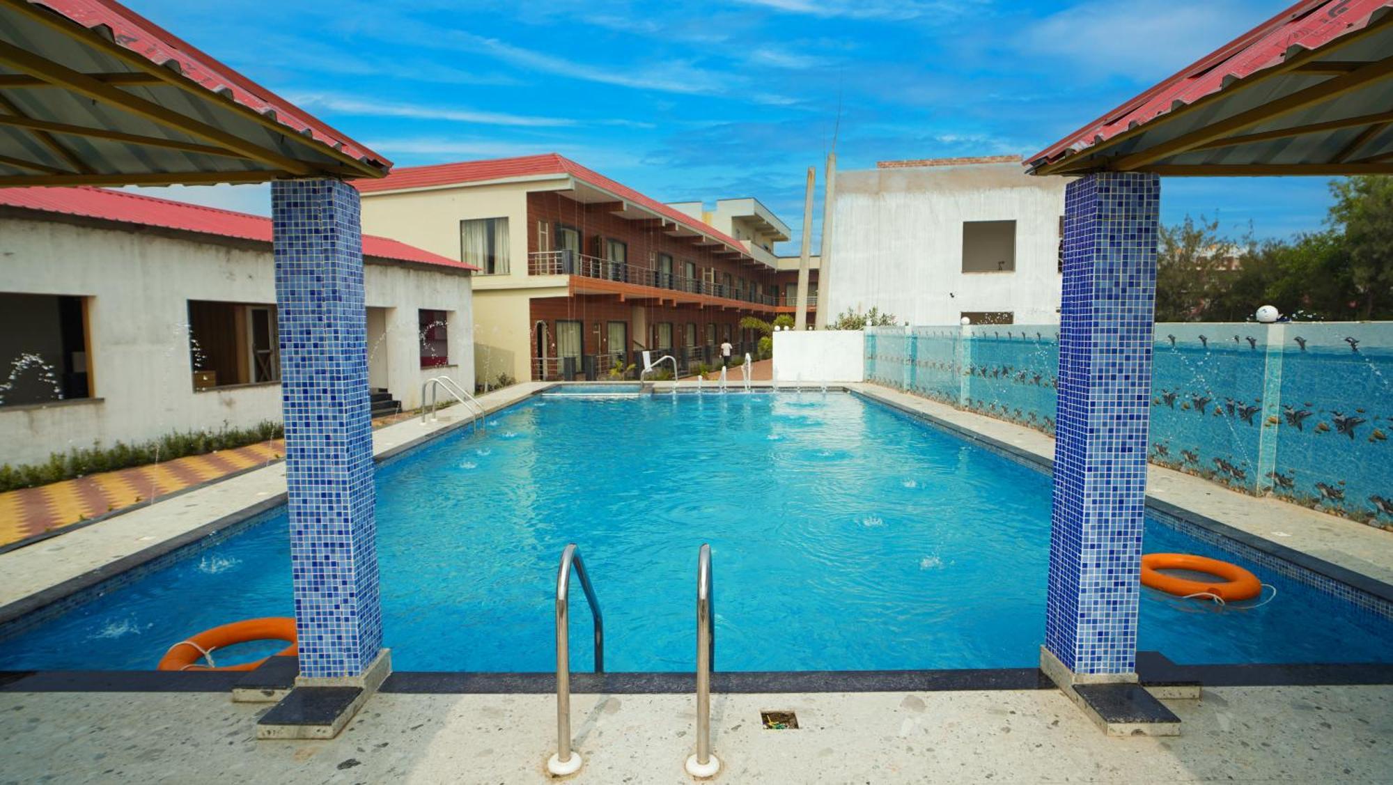 Sea Queen Beach Resort On Beach !! Couple Friendly Family Resort !! มันดราโมนี ภายนอก รูปภาพ