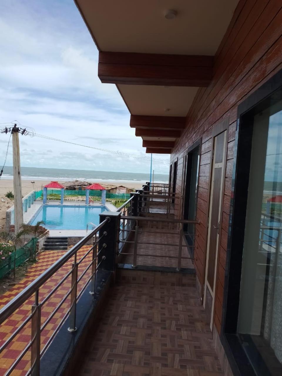Sea Queen Beach Resort On Beach !! Couple Friendly Family Resort !! มันดราโมนี ภายนอก รูปภาพ